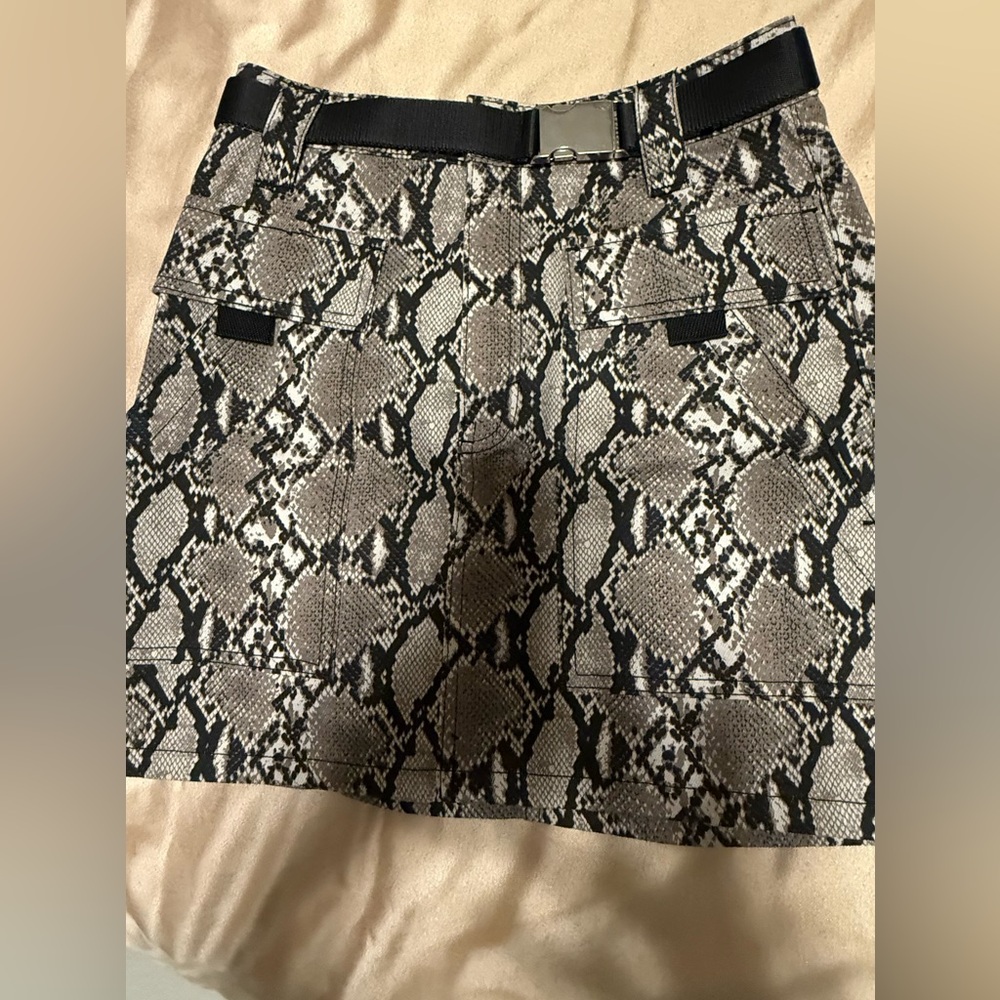 Topshop size 4 Snake Print Mini Skirt with Belt